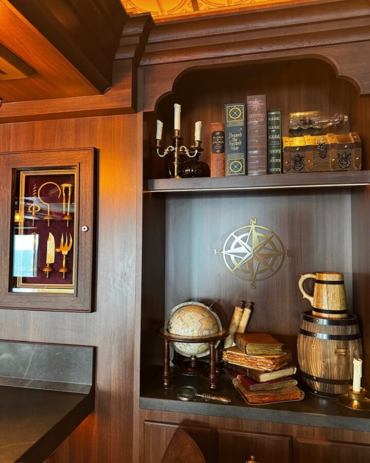Disney Adventure - Buccaneer Bar