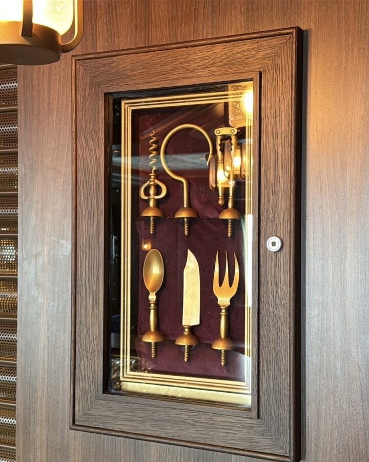 Disney Adventure - Buccaneer Bar