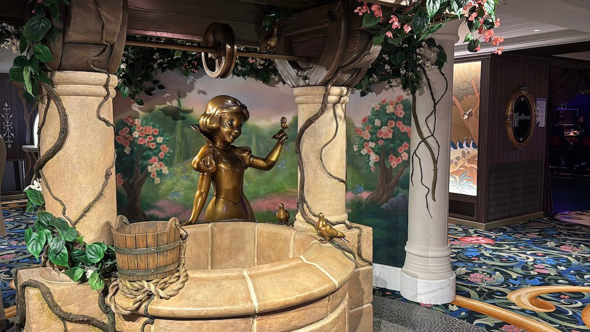 Disney Adventure - Town Square