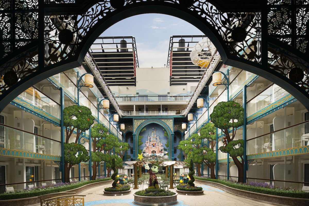 Disney Adventure - Disney Imagination Garden