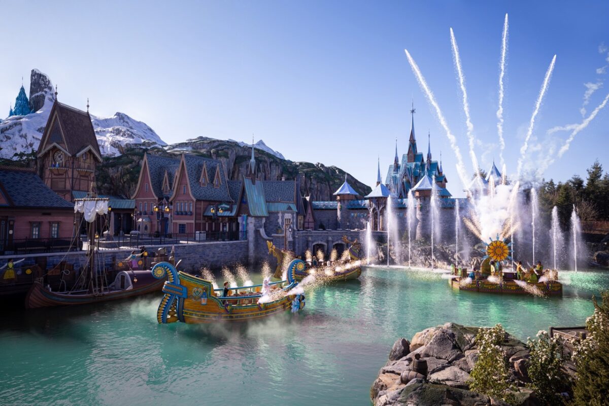 Arendelle Celebration boat show