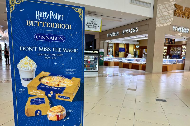 Butterbeer Cinnabon sign at Florida Mall 