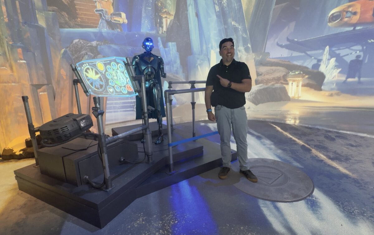 Reporter Joe poses with Kryptonian Robot 