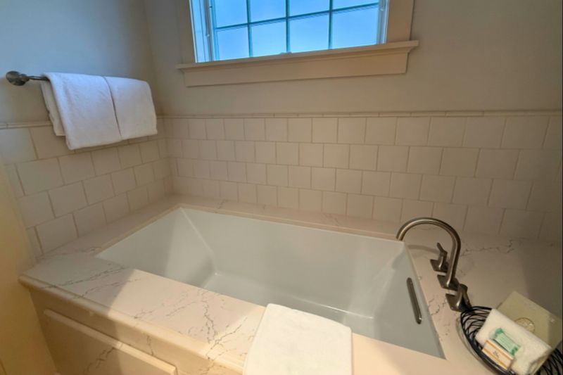 Hershey Villas bathtub 