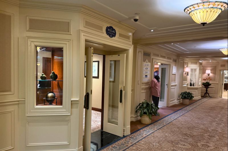 Hershey Villas check-in vestibule 