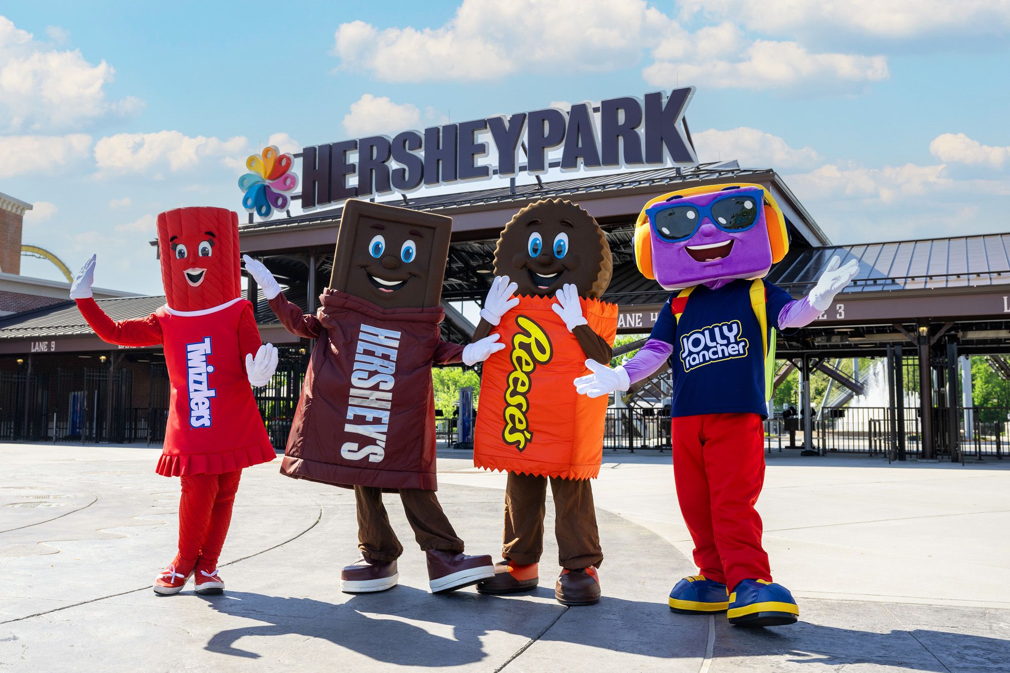 Herysheypark characters at entrance