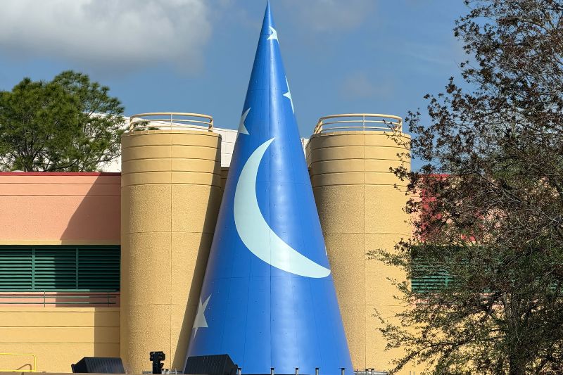 Sorcerer Mickey hat in Animation Courtyard closeup Disney's Hollywood Studios - @magiccitymayhem