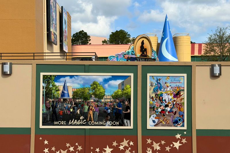 Sorcerer Mickey hat in Animation Courtyard seen from construction wall Disney's Hollywood Studios - @magiccitymayhem