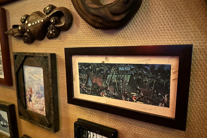 Trader Sam's Grog Grotto Mai-Kai postcard on the wall and other decorations - Photo by Dani Meyering
