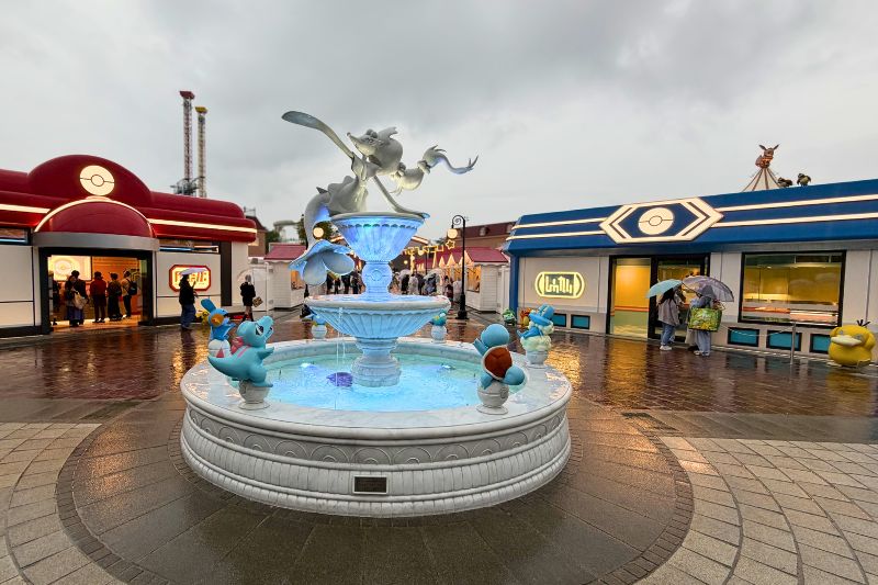 Aquatic Pokémon fountain at Sedge Town  at PokéPark Kanto - Photo by Mai