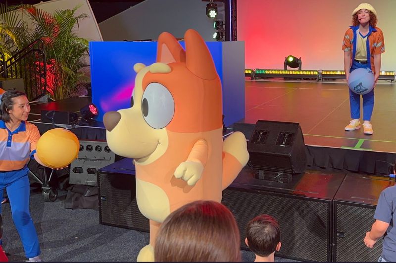 Bingo character playing keep uppy during Bluey's Wild World preview