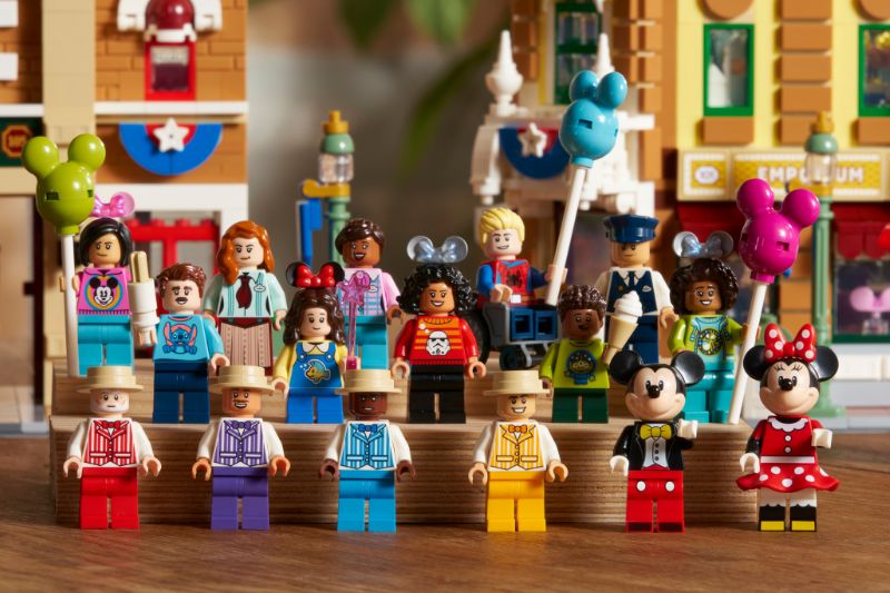 Disney-Main-Street-LEGO-set-dapper-dans cast members and guest mini figures