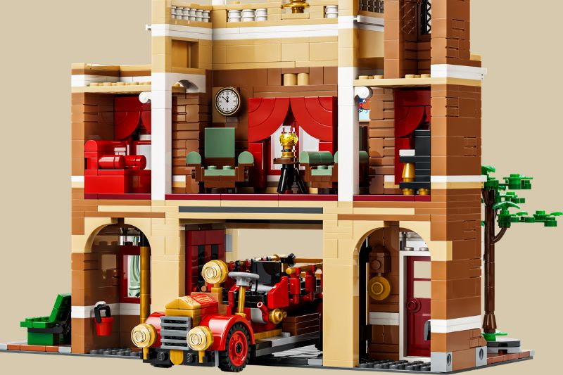 Disney-Main-Street-LEGO-set-fire station and walt disney lamp inside