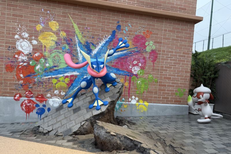 Greninja and Smeargle figures in Sedge Town at PokéPark Kanto