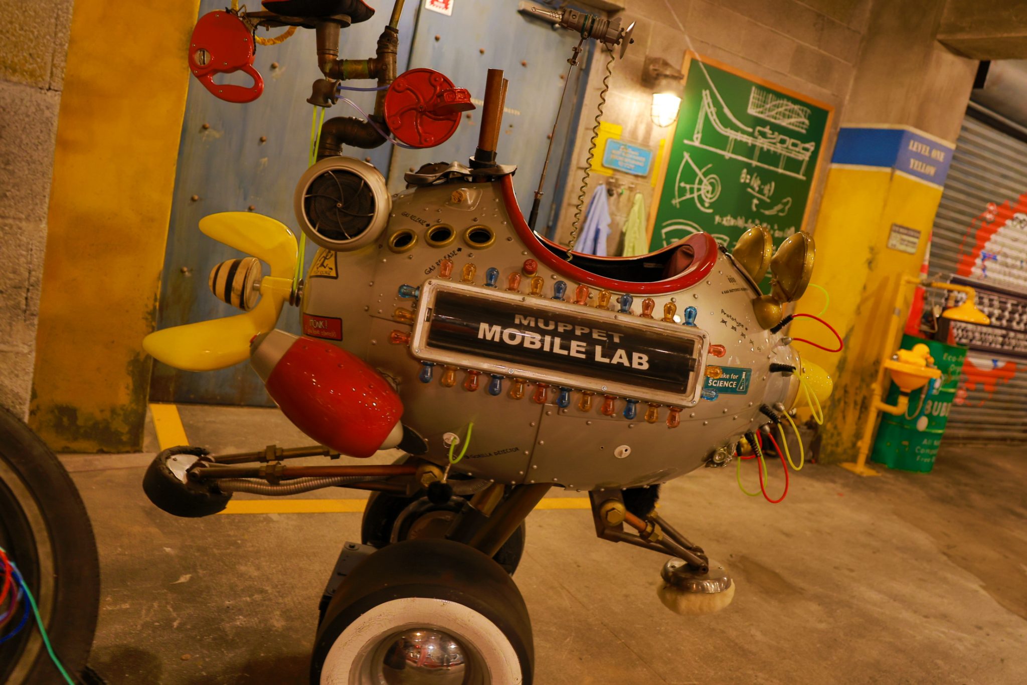 Muppet Mobile Lab vehicle in muppets coaster ride platform
