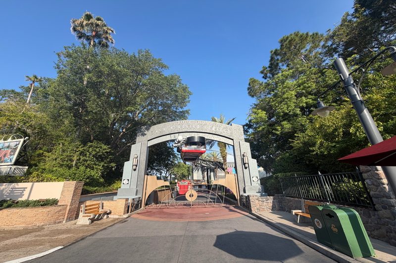 Rock n Roller Coaster starring The Muppets completed courtyard entrance closed gate -