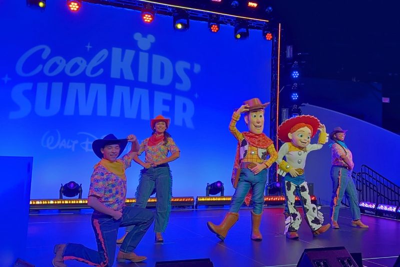 Performers during preview of Jessie's Roundup