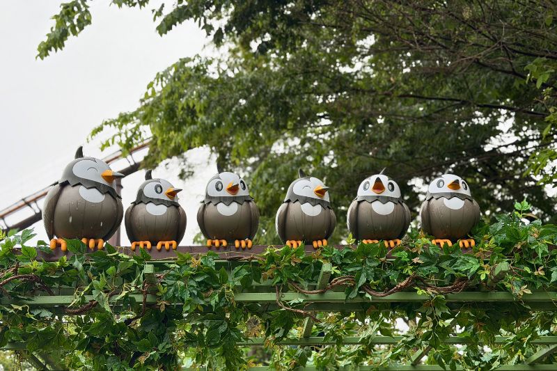 bird-like figures on a perch at Pokémon Forest at PokéPark Kanto