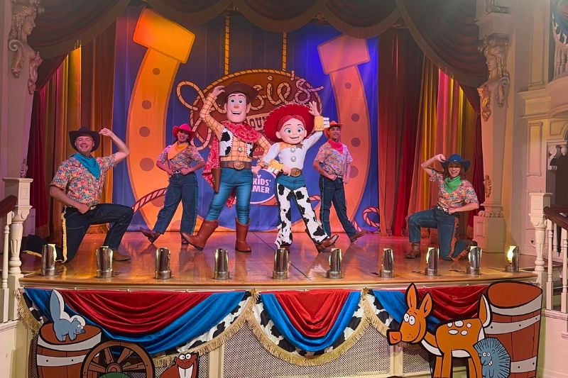 woody jessie and western performers on stage