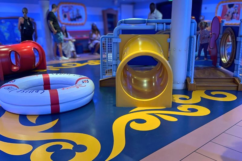 Mickey and Minnie Captain Deck Oceaneer Club play equipment