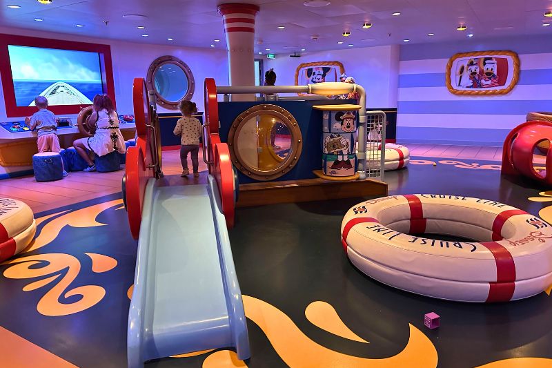 toddler time Mickey and Minnie Captain Deck Oceaneer Club indoor playground 