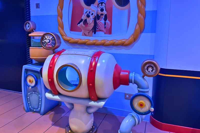 toddler time Mickey and Minnie Captain Deck Oceaneer Club  water play 
