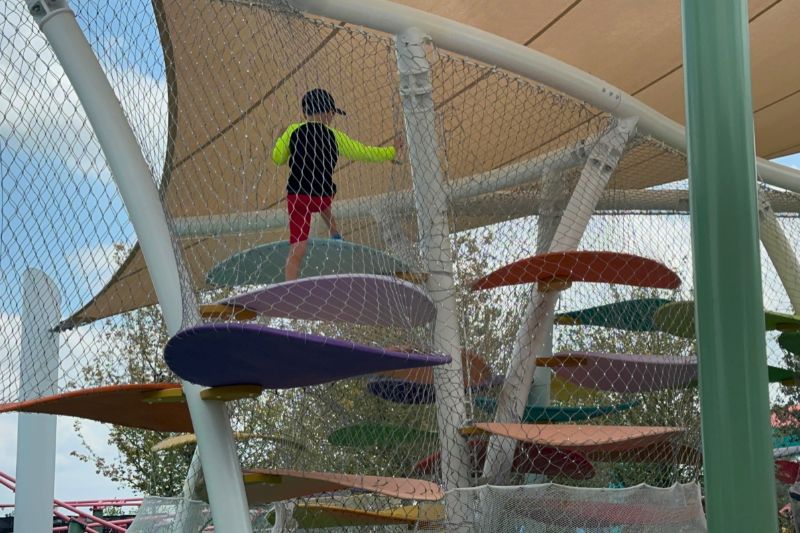 Poppy's Playland kid climbing net at Trollsfest at Universal Kids Resort