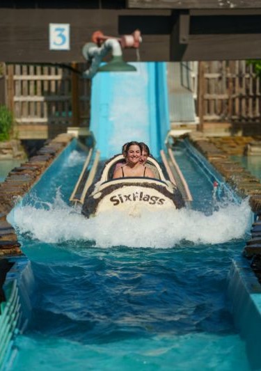 splash down of log flume at six flags