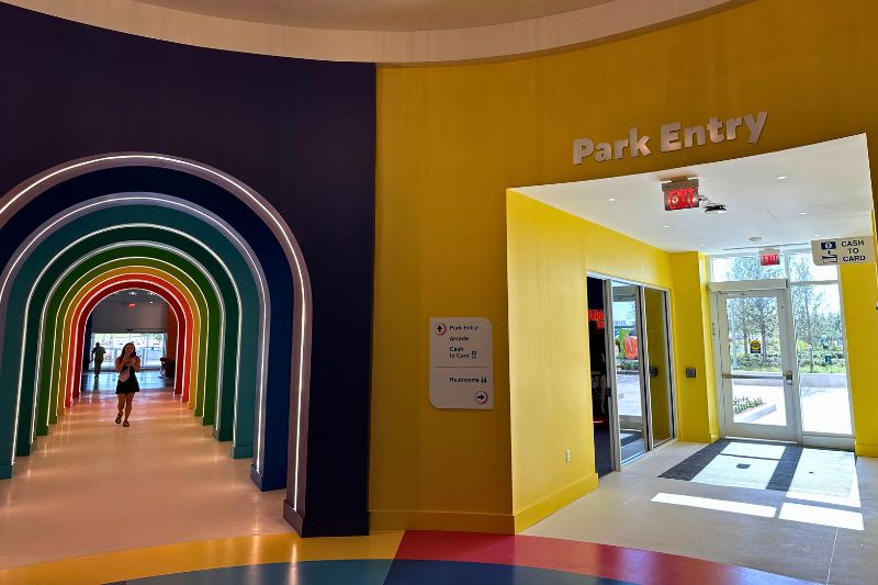 Park Entry hallway at Universal Kids Resort Hotel