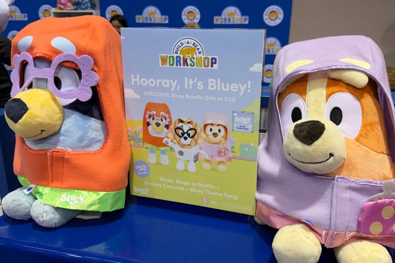 Bluey bundle Build A Bear dolls at D23 