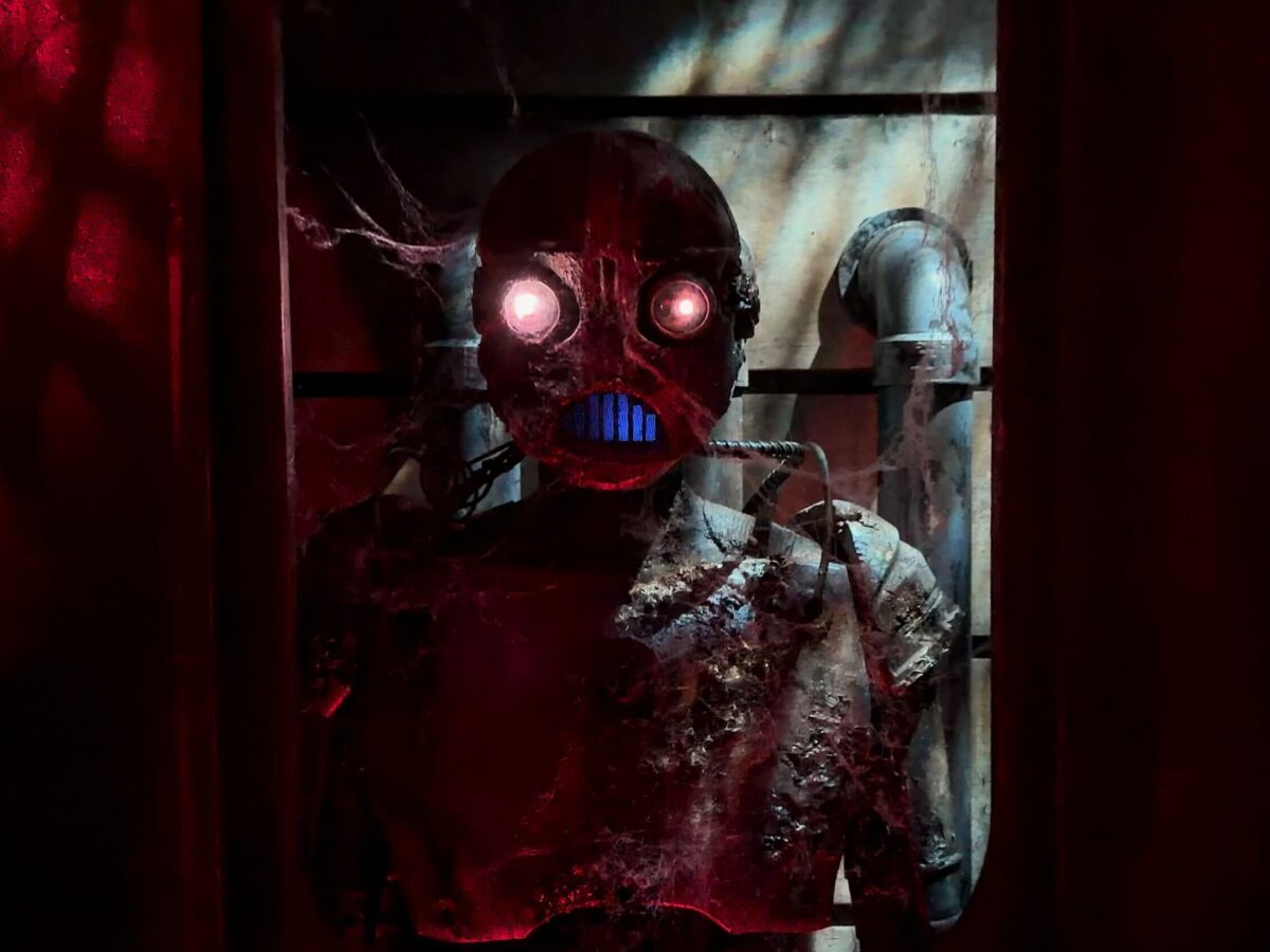 robot figure in Halloween Horror Nights house 