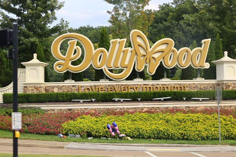 Dollywood sign outside of the park the day after her death
