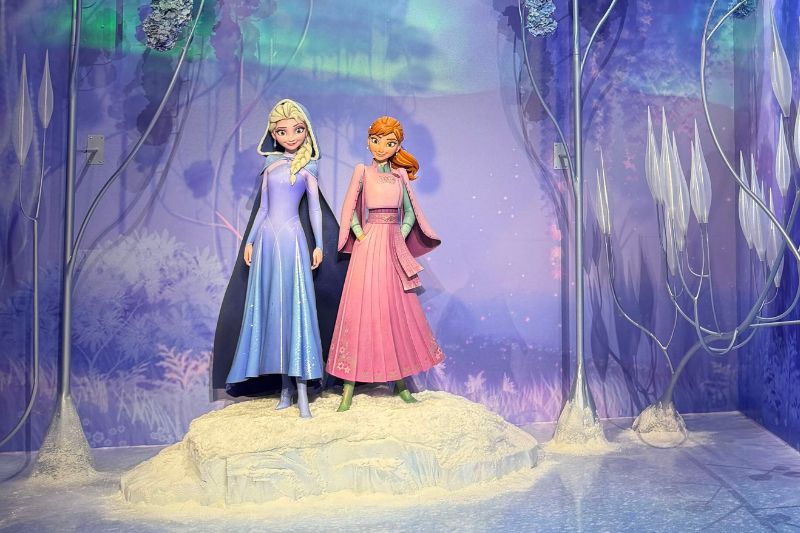 Frozen 3 display at D23 Anna and Elsa on ice