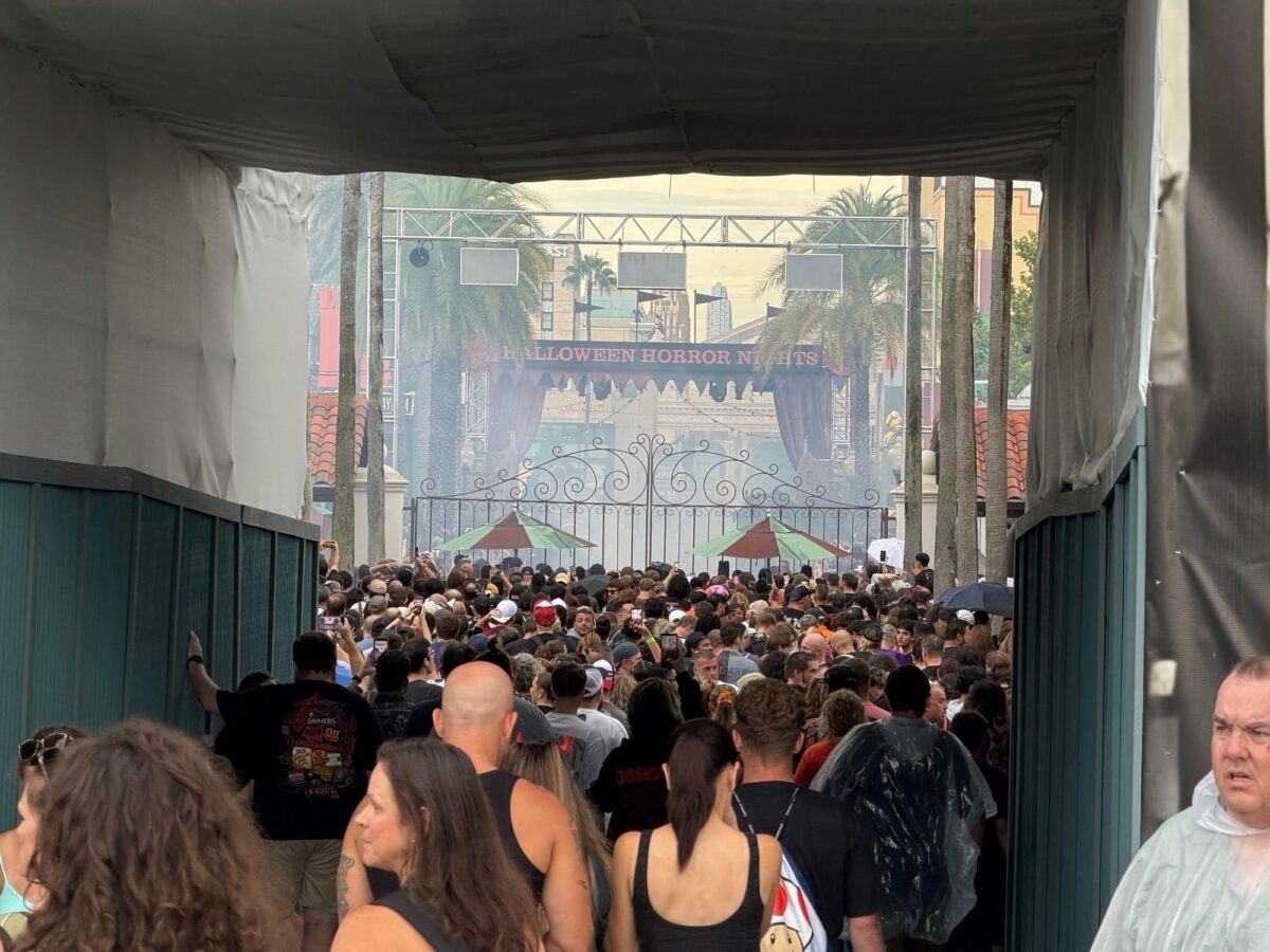 line to get into Halloween Horror Nights 2026 entrance