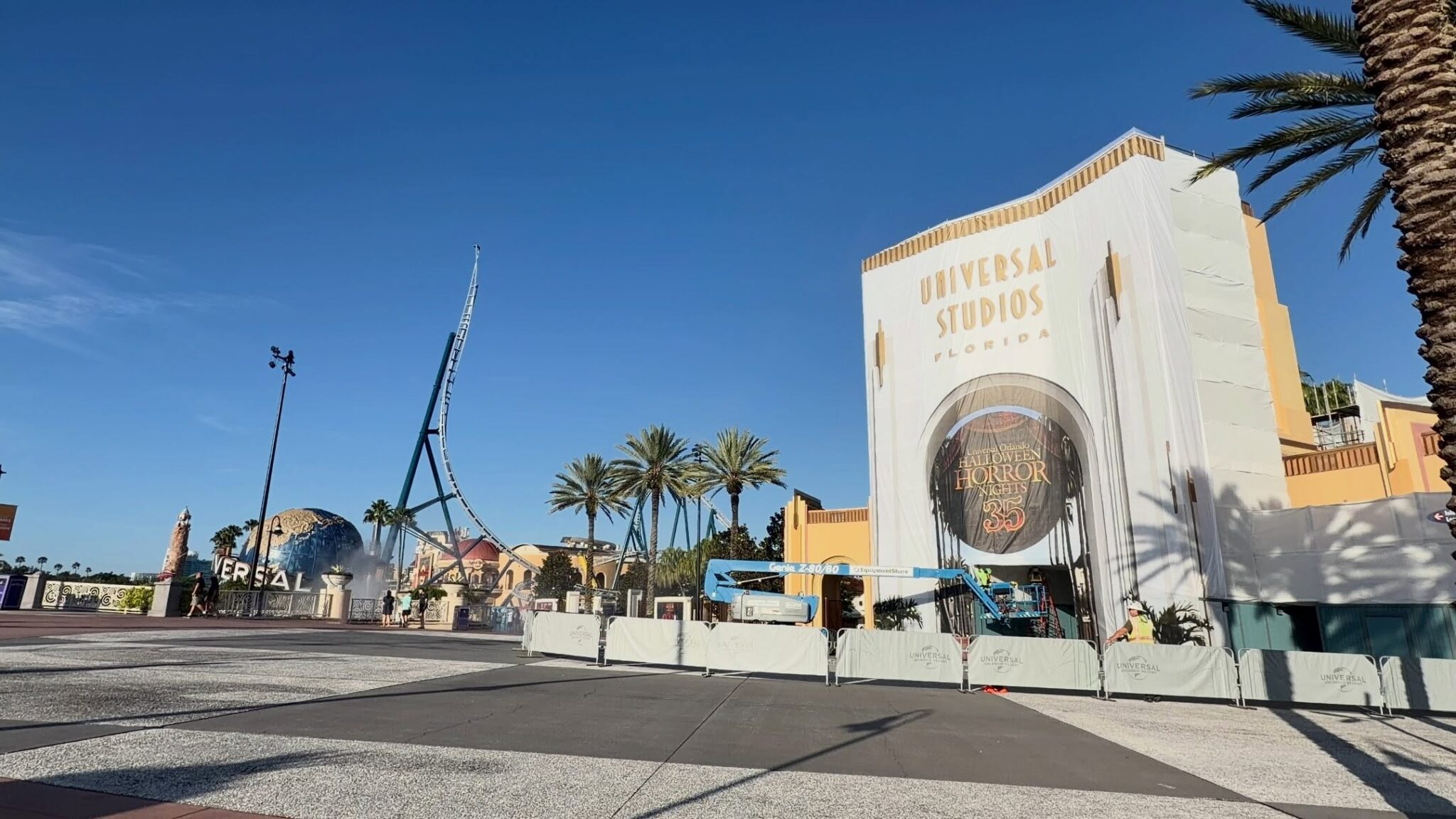 Halloween Horror Nights 35 scrim over the entrance 