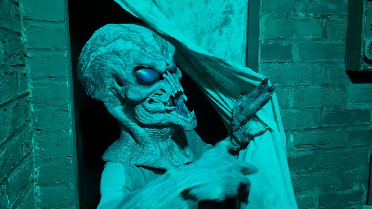 Invasion Alien Abduction scare performer 