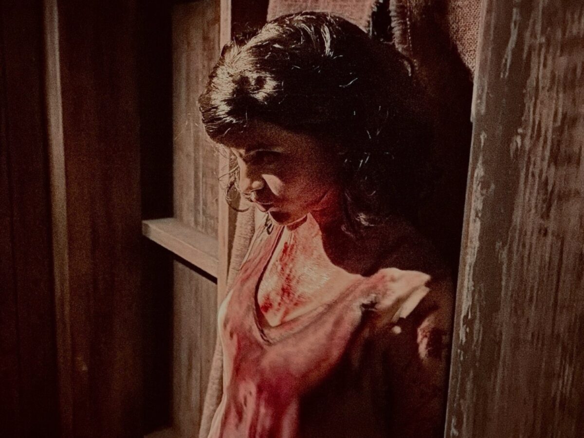Mary character in Sinners house Halloween Horror Nights