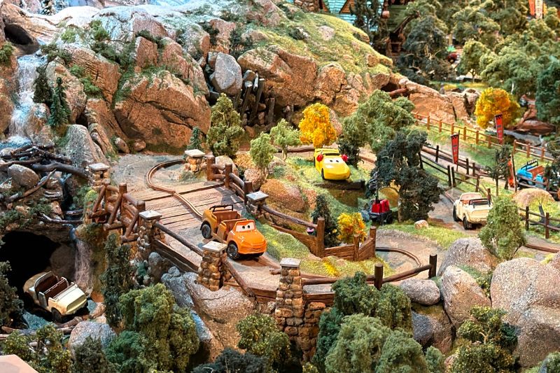 Piston Peak Cars racer ride path model 