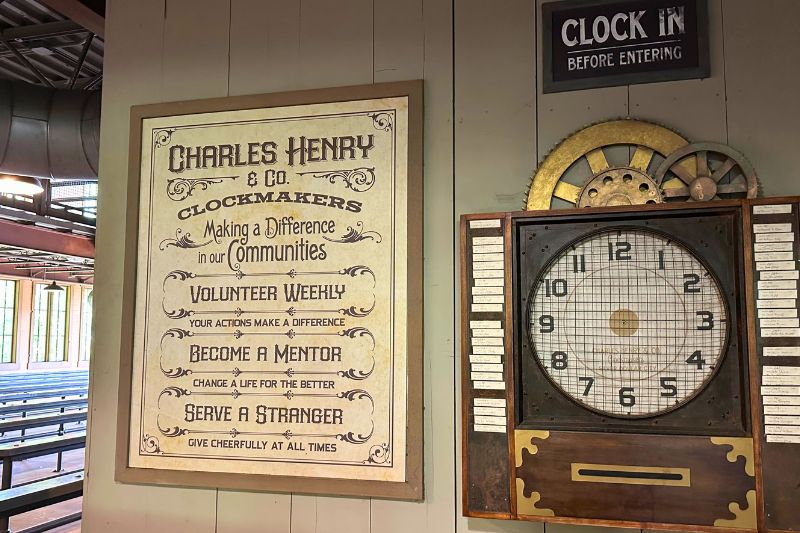 Positive messaging in Time Traveler queue Silver Dollar City