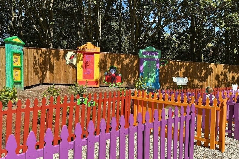 Halloween decorations Peek-a-Boo maze SeaWorld Orlando Spooktacular