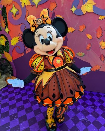 Minnie Mouse in new Halloween Time costume at Disneyland 