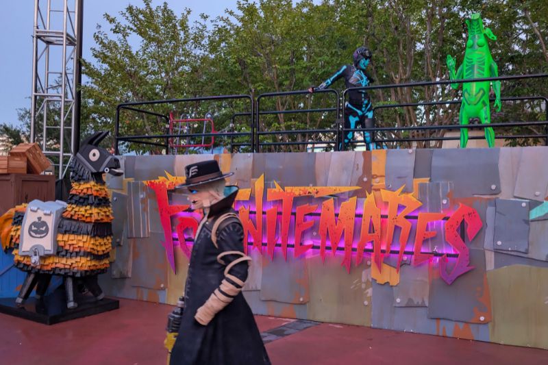 Fortnitemares Scare Zone Halloween Horror Nights at dusk