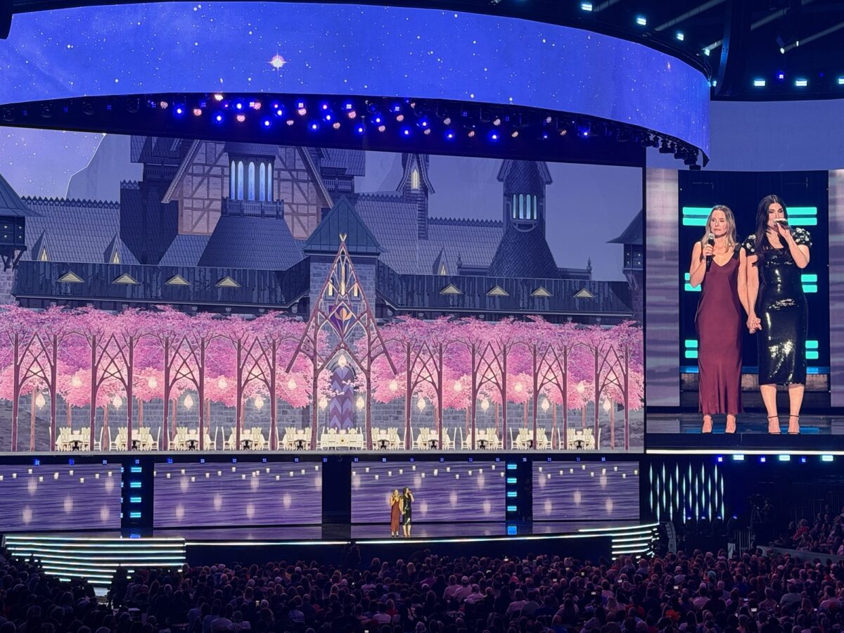 Kristen Bell and Idina Menzel frozen 3 on stage at D23 presentation