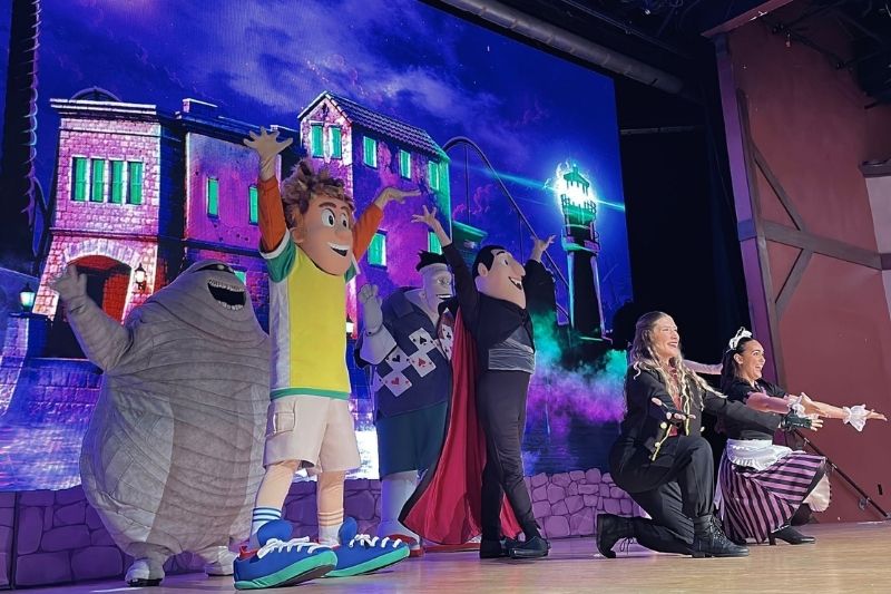 Performers on stage during Hotel Transylvania Breakfast at SeaWorld Orlando 