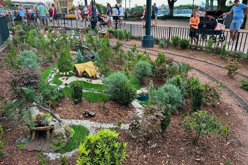 Snow White scene Epcot Germany Pavilion train garden