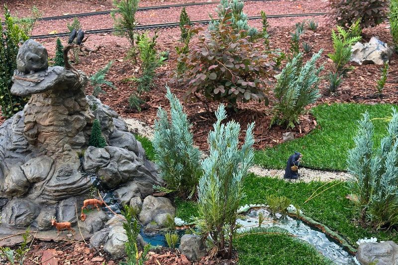 Ugly hag Snow White villain Epcot Germany Pavilion train garden