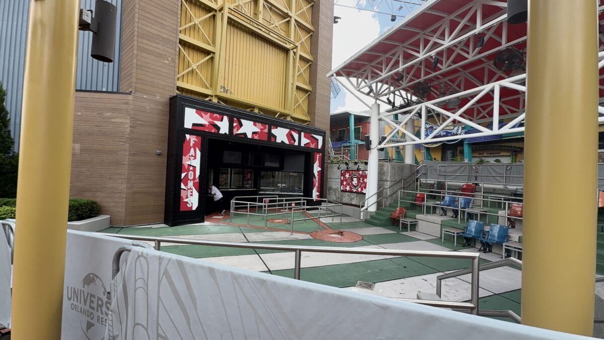 Fat One's Hot Dogs & Italian Ice CityWalk seats and queue area 