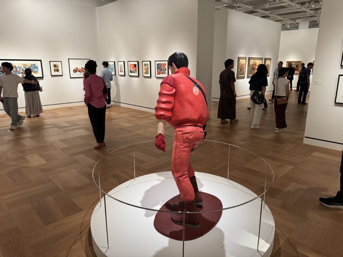 A figure of Akira sits in the center of the Manga gallery