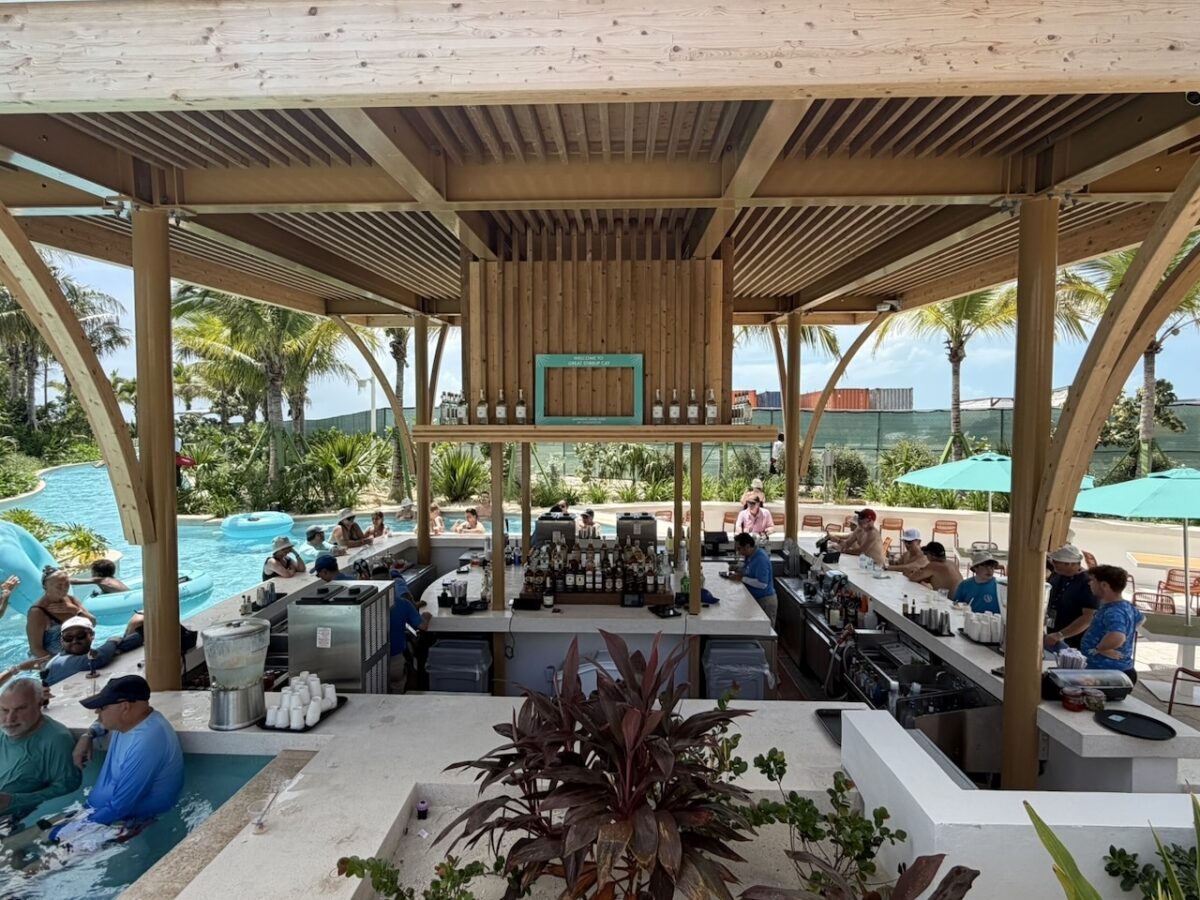NCL Great Tides Water Park - Floataway Bar