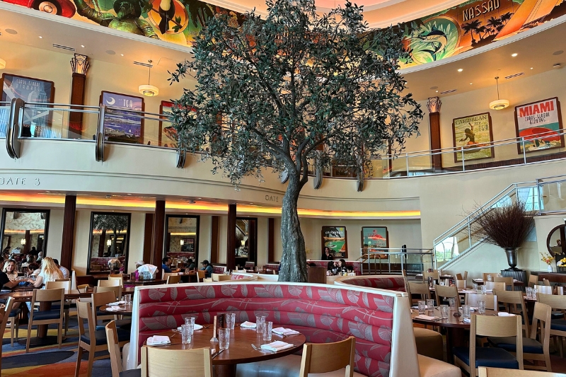 Maria & Enzo's Ristorante dining room view from ground floor